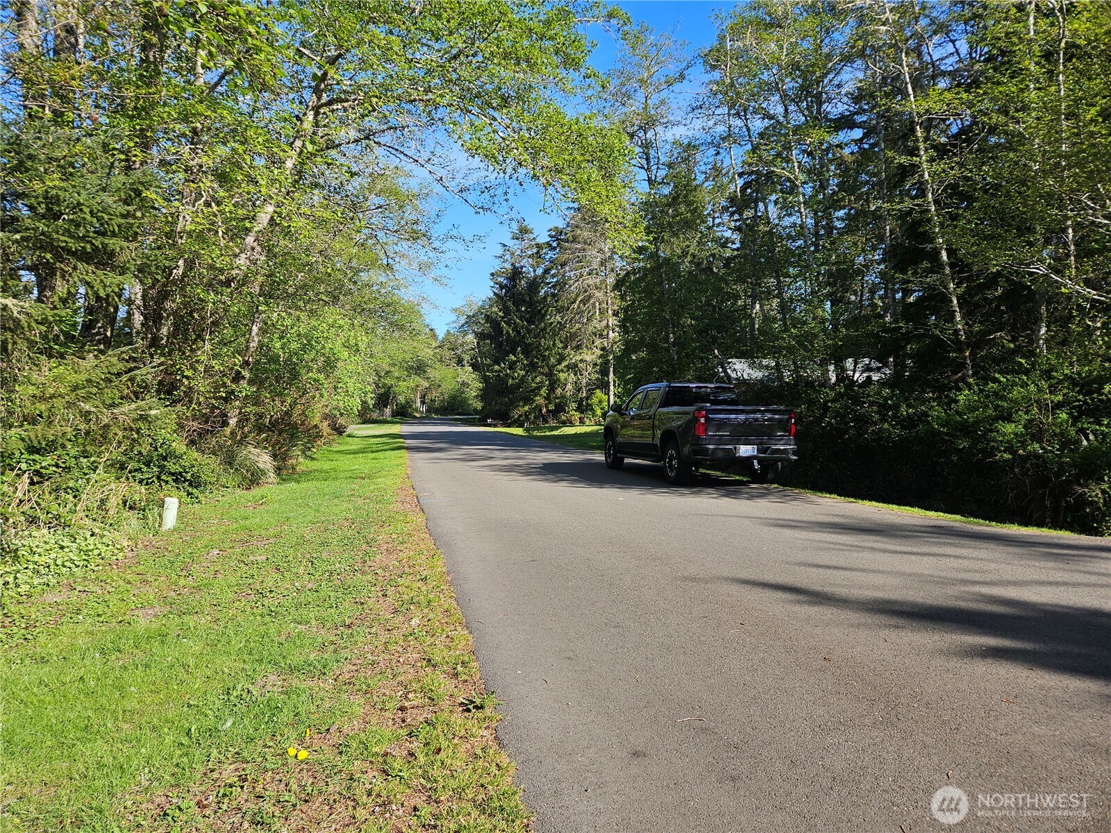 699 & 701 Chenois Avenue Property Photo 10