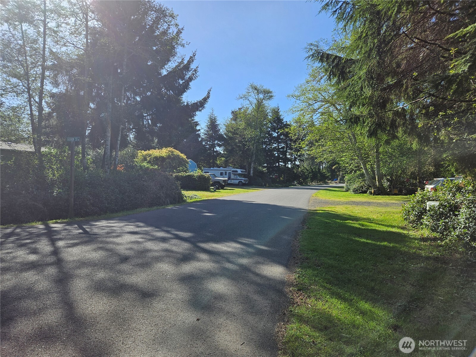 699 & 701 Chenois Avenue Property Photo 11