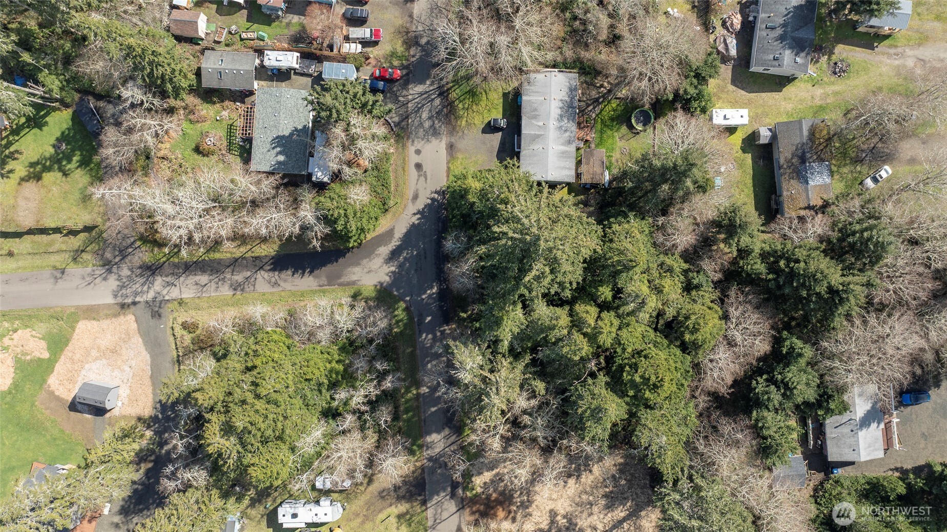 699 & 701 Chenois Avenue Property Photo 16