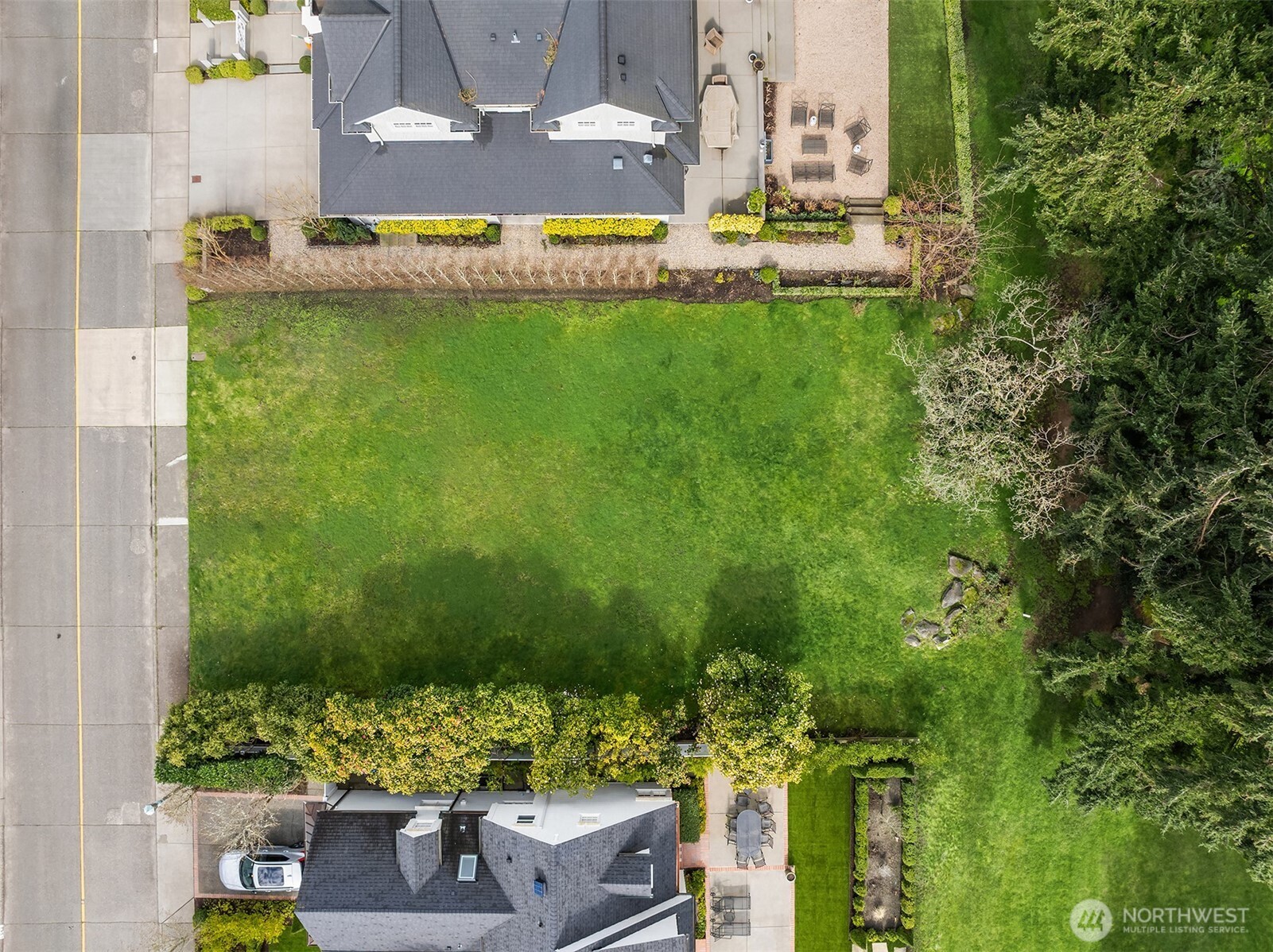 1500 Broadmoor Drive Property Photo 4