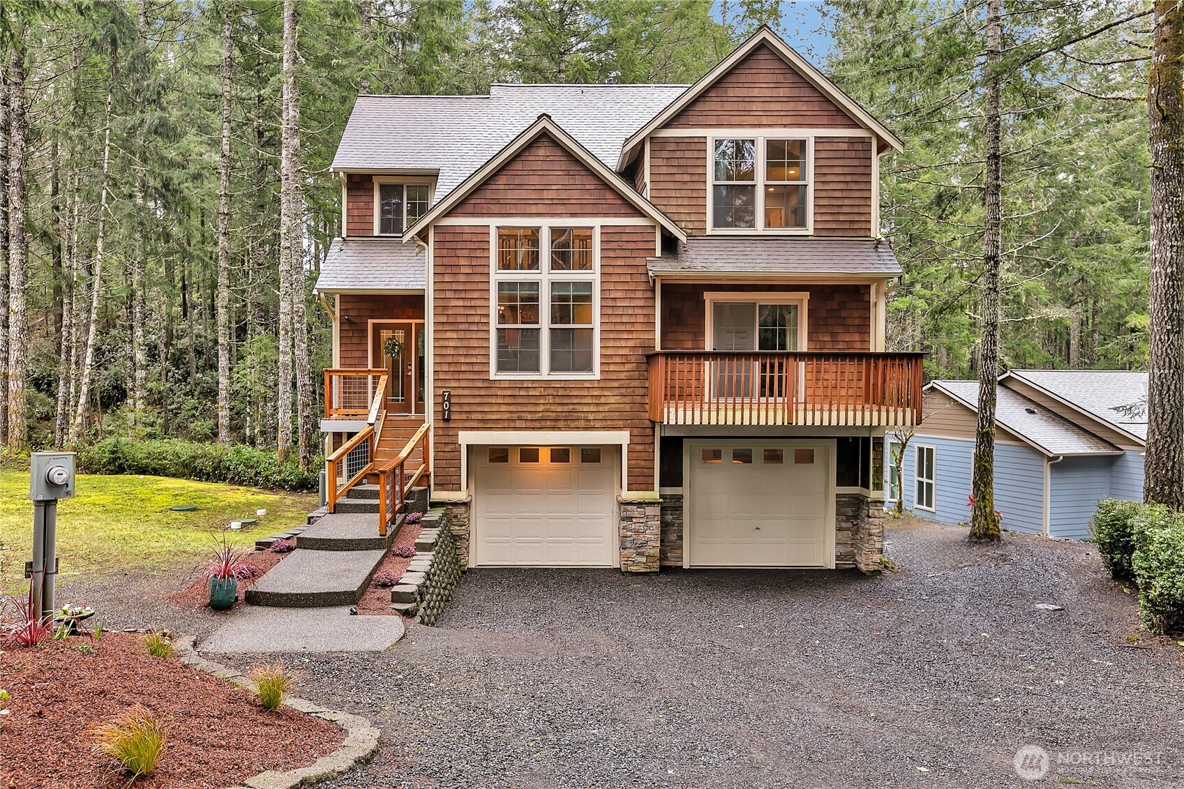 701 E Vine Maple Lane Property Photo