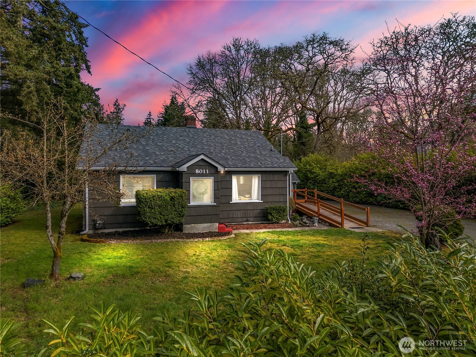 8011 Veterans Drive Property Photo