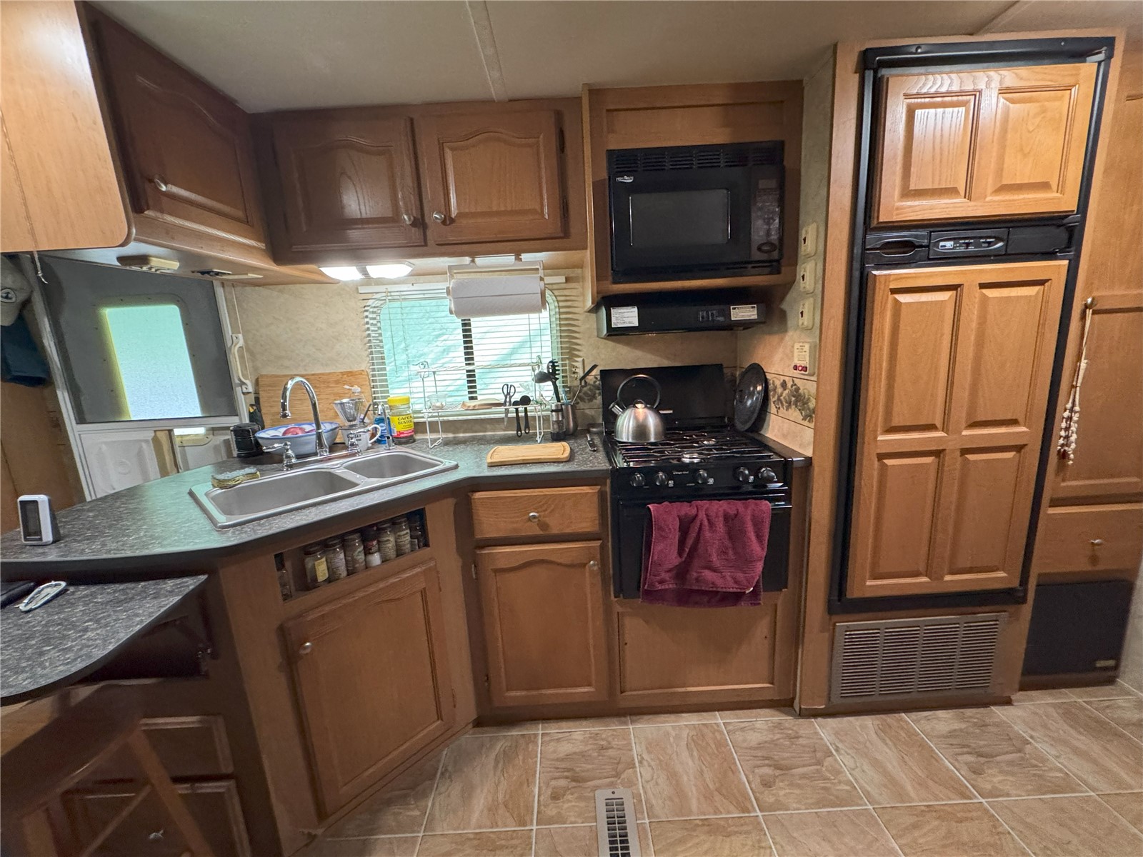64225 Lookout Mountain Loop Property Photo 8