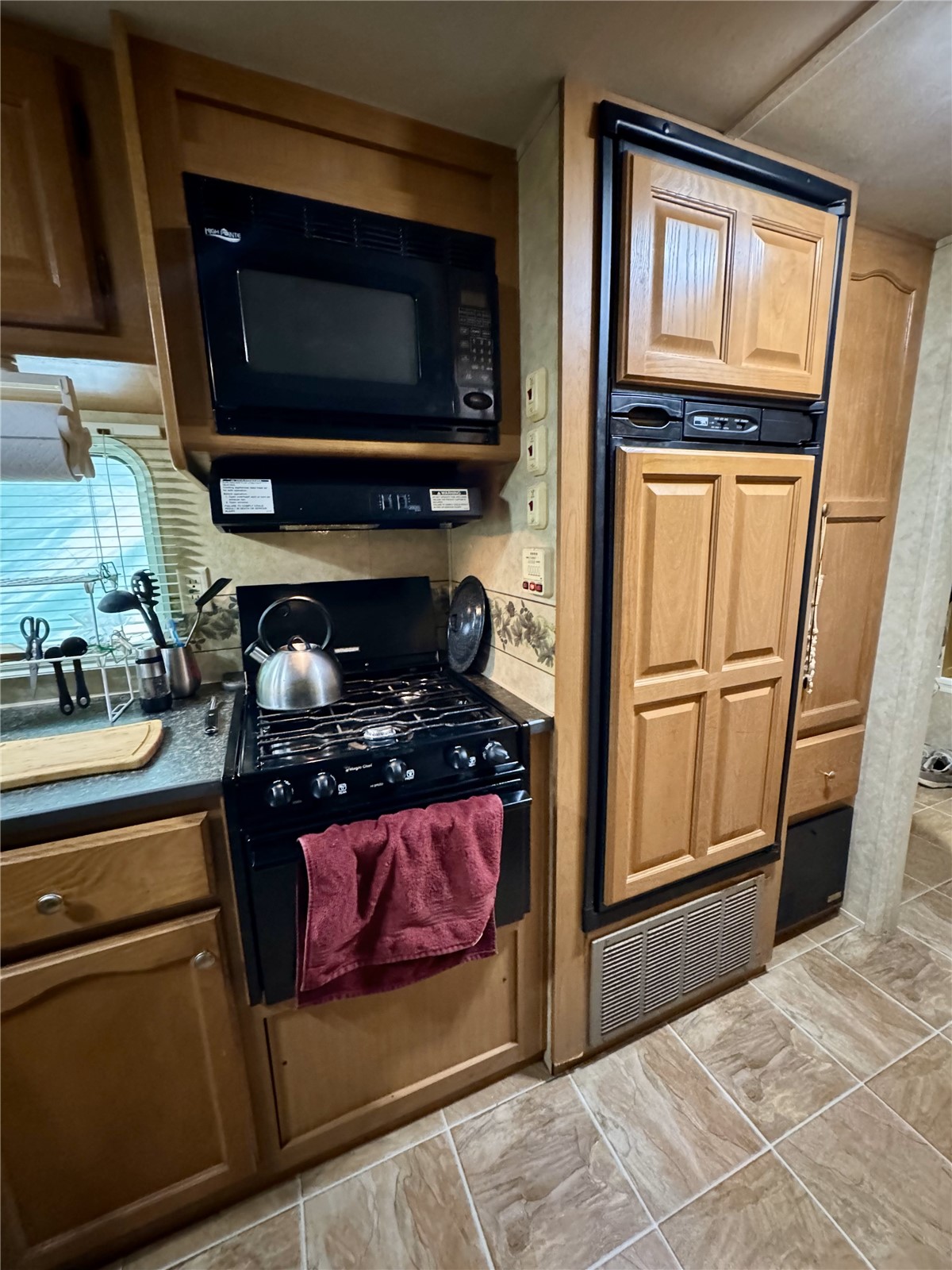 64225 Lookout Mountain Loop Property Photo 12