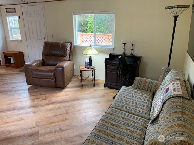 1914 195th Street Property Photo 6