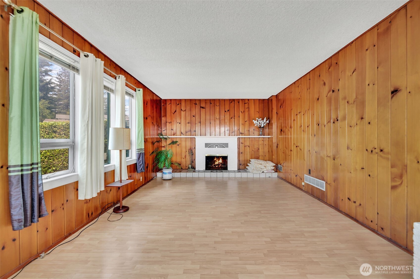11110 Beacon Avenue Property Photo 6