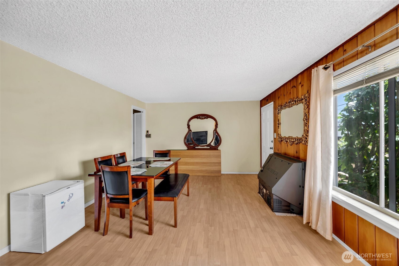 11110 Beacon Avenue Property Photo 8