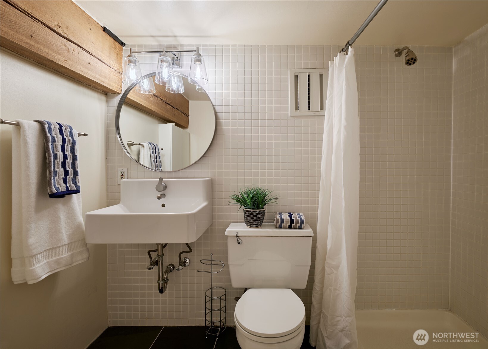 611 Post Avenue 3 Property Photo 12