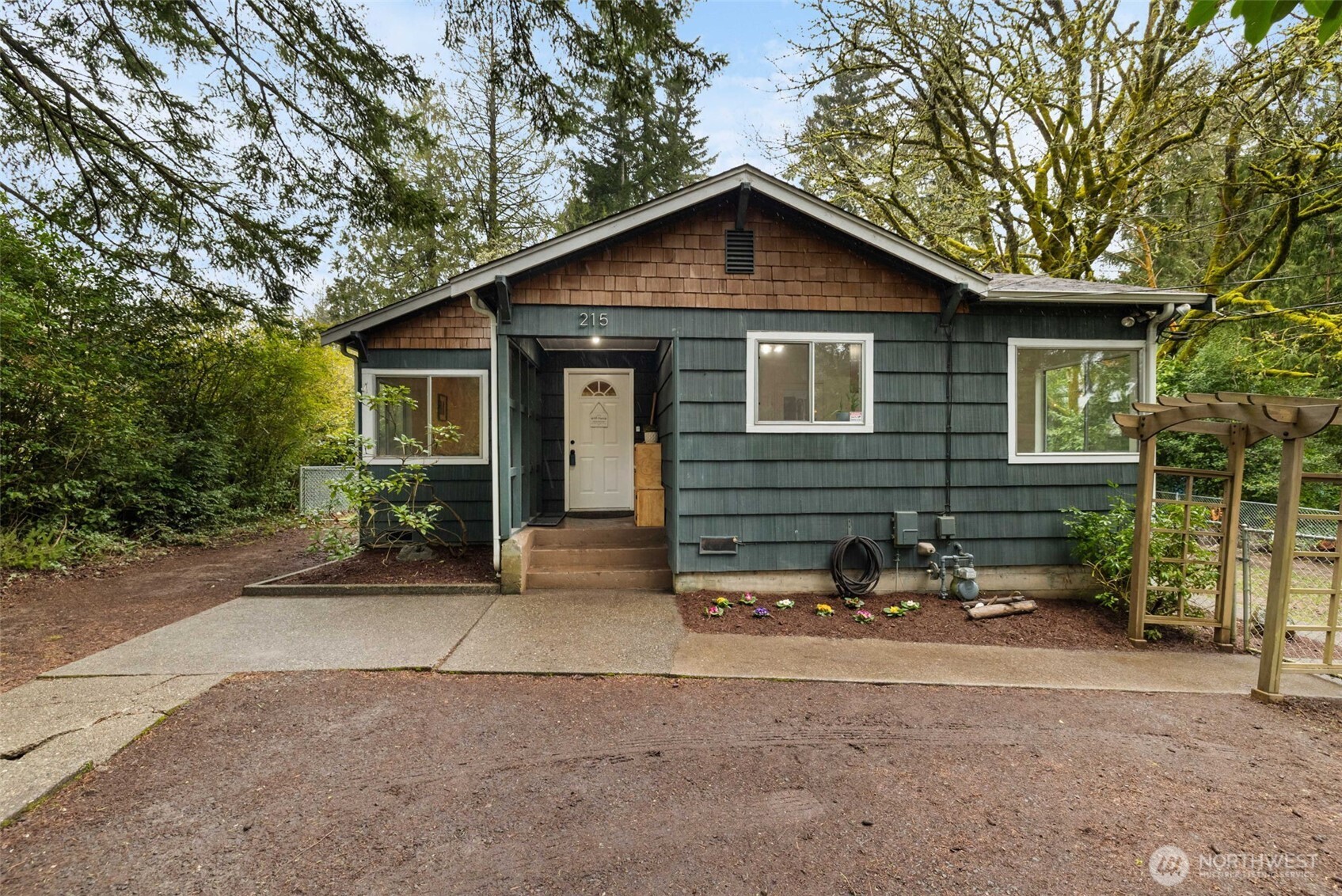 215 Sunnyhill Road Property Photo 1