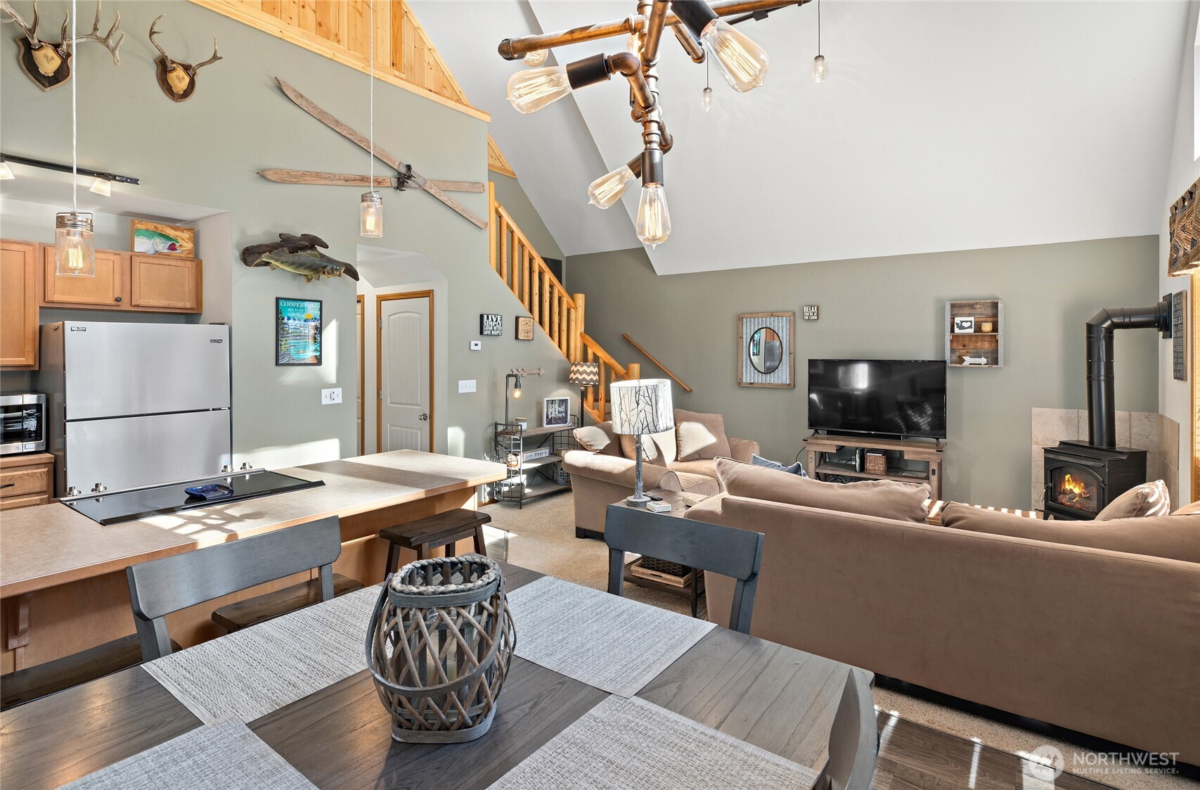 1300 Pineloch Sun Drive Property Photo 6