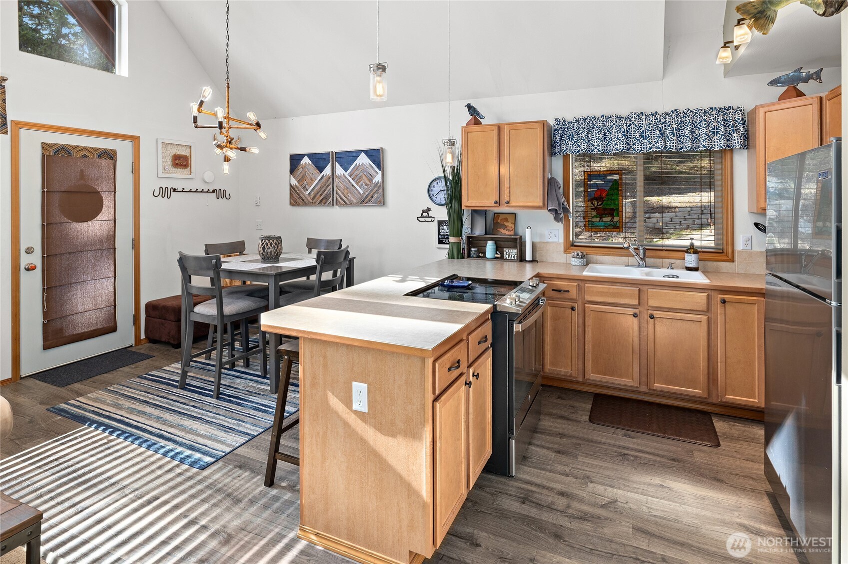 1300 Pineloch Sun Drive Property Photo 10