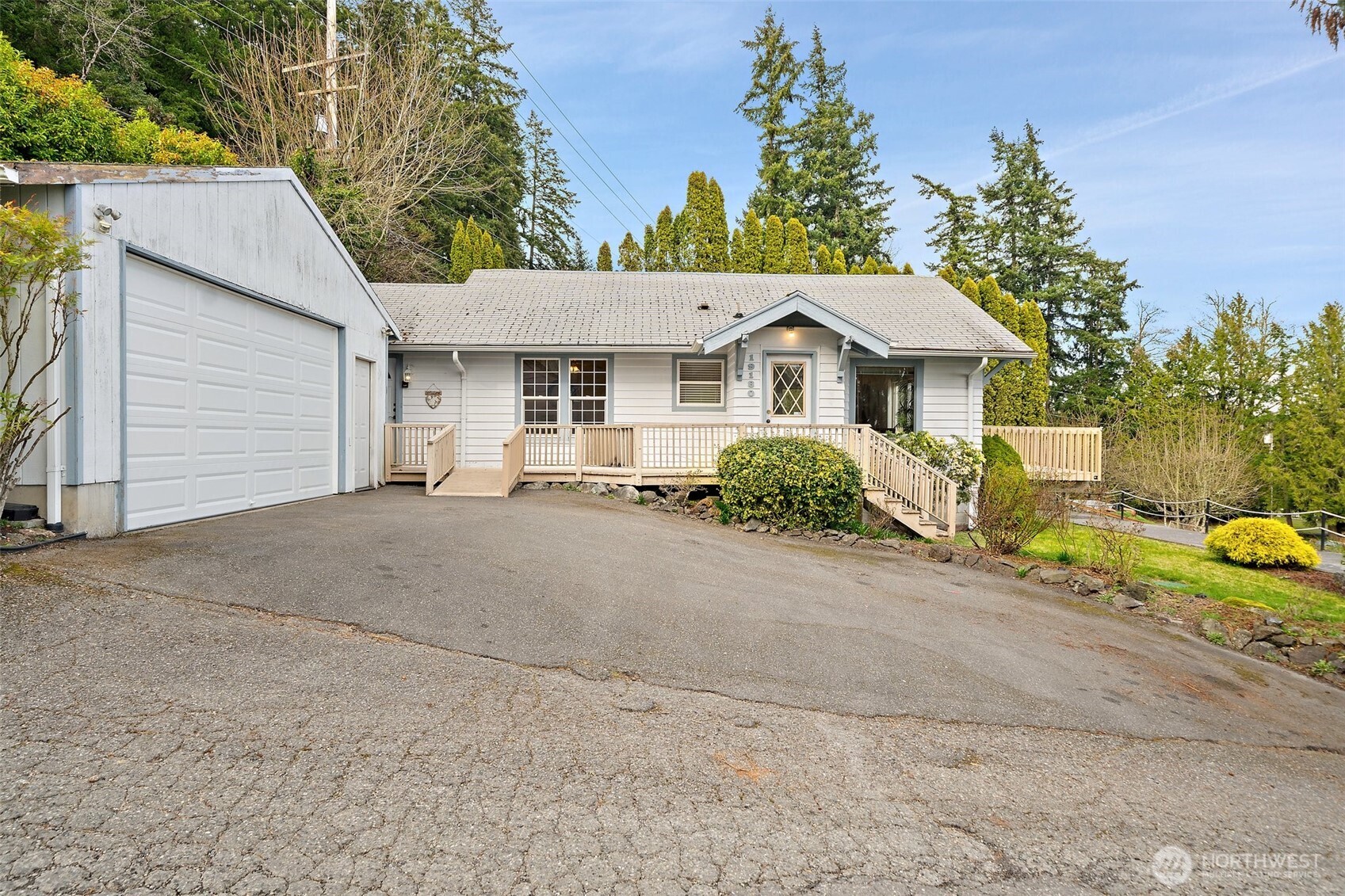 19180 Viking Way Property Photo