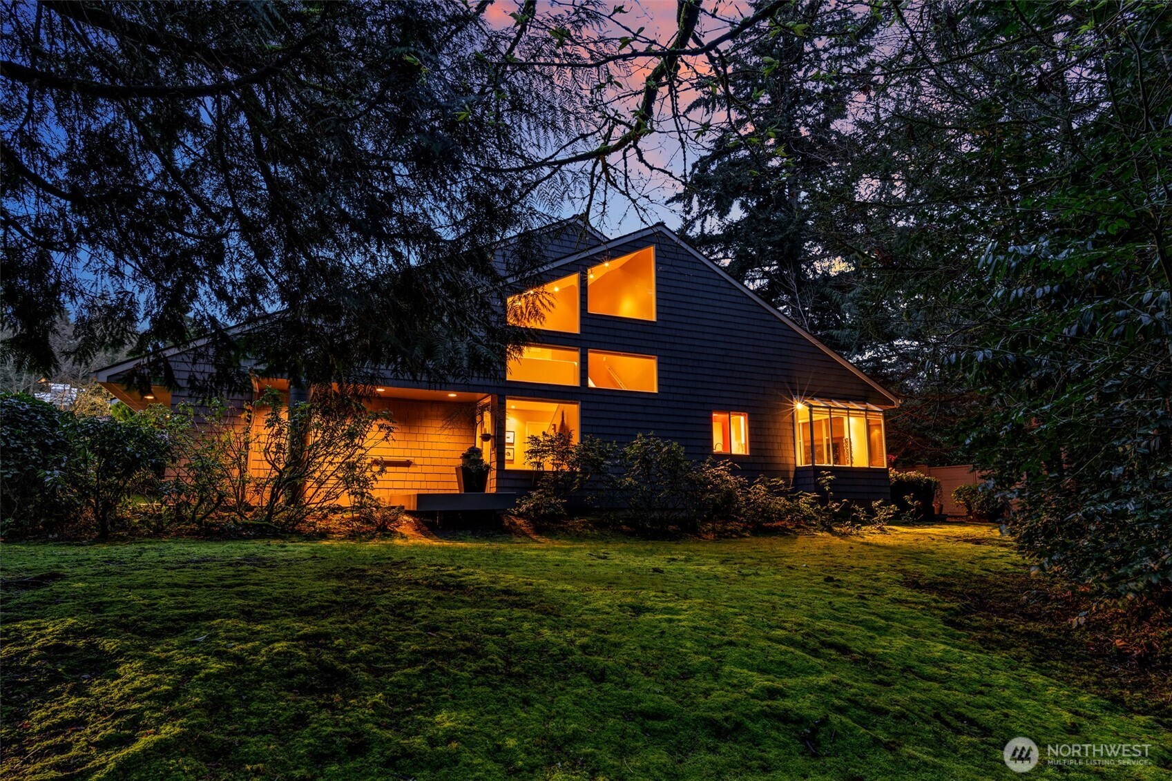 621 Bellevue Way Property Photo