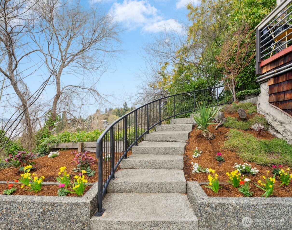 7013 Seaview Terrace Property Photo 8