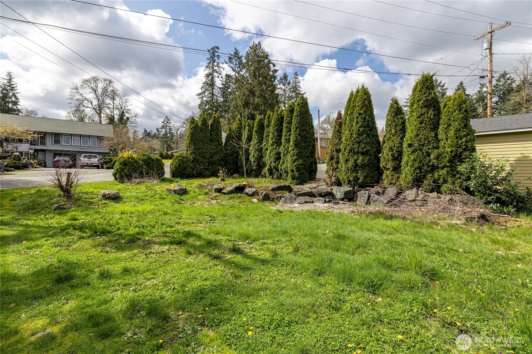 845 173rd Street Property Photo 4