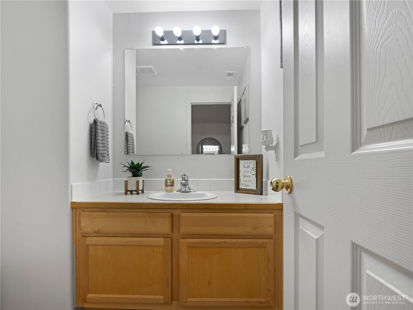 529 N Pennsylvania Street Property Photo 9