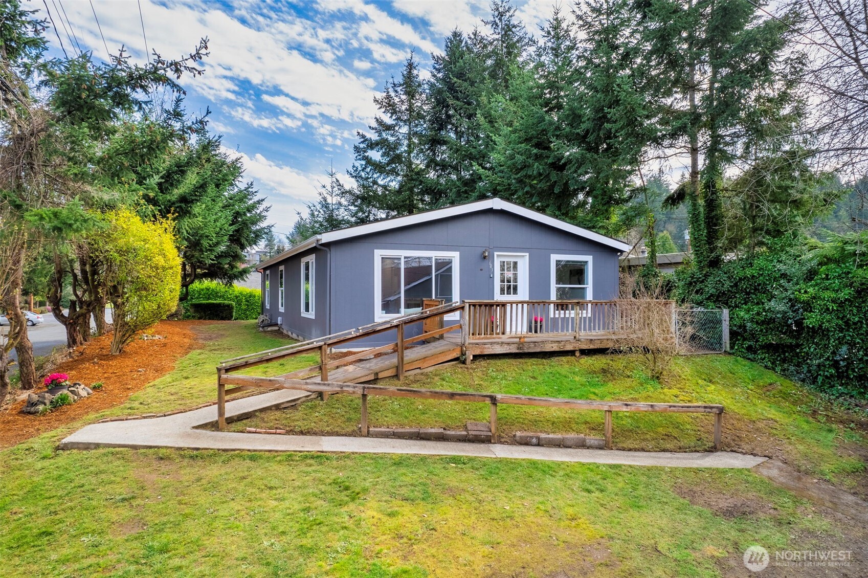 643 N Constitution Property Photo 1