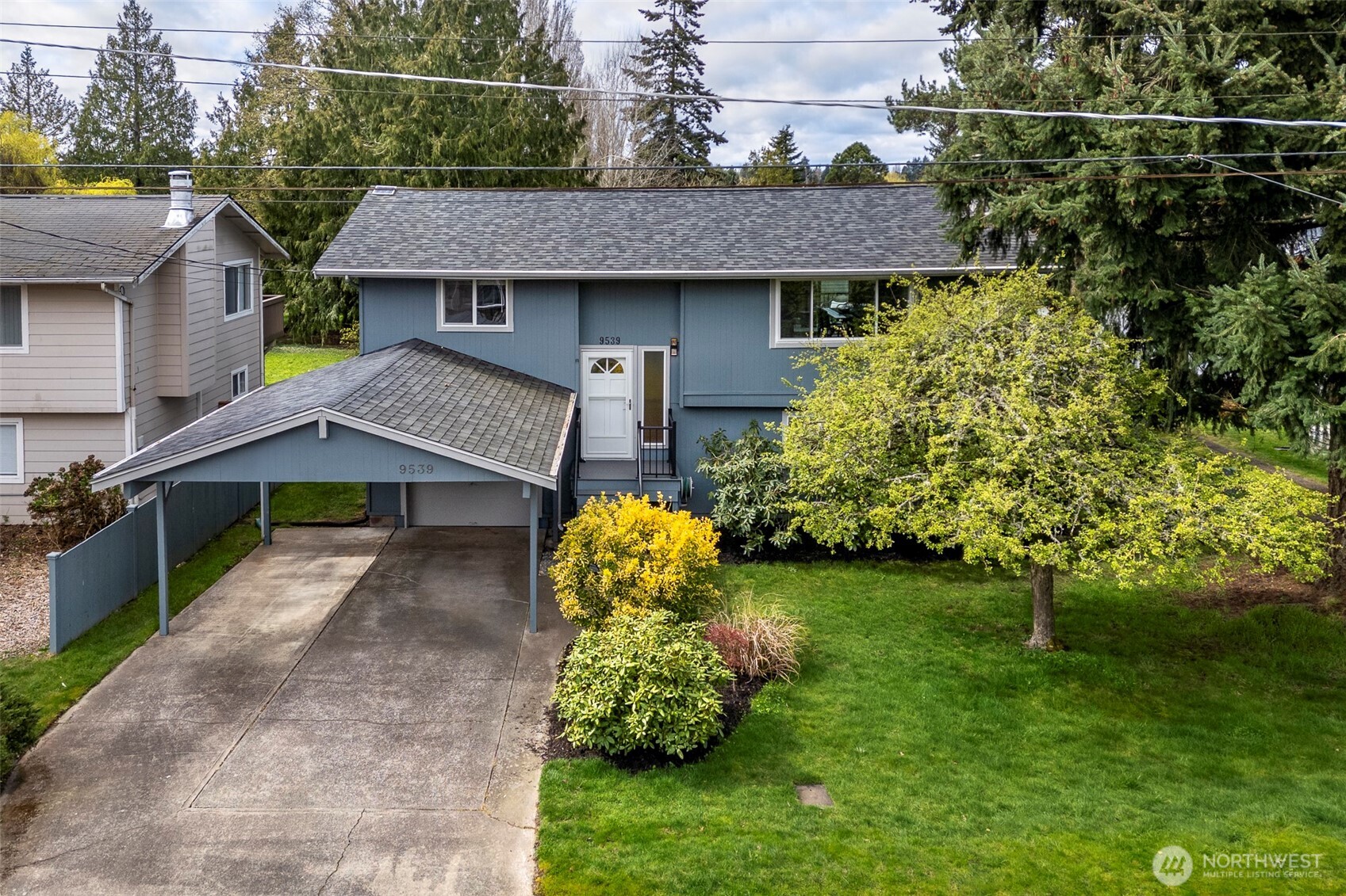 9539 Palatine Avenue Property Photo