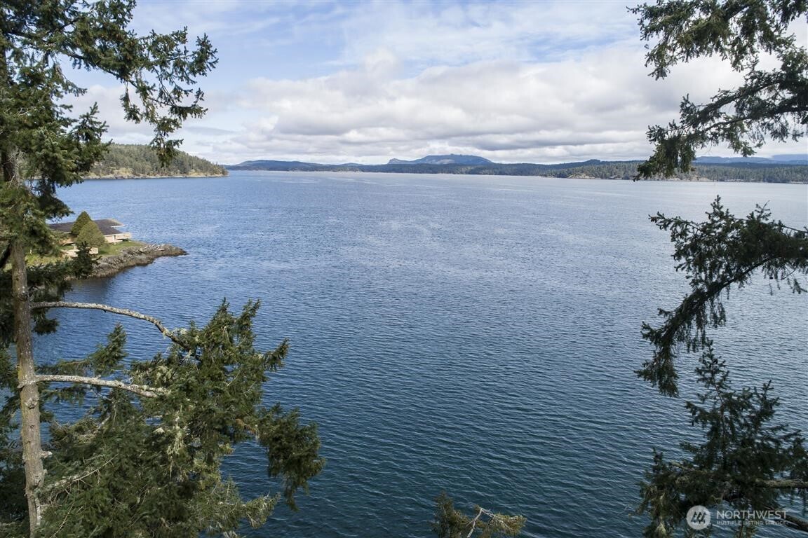 23 Brown Island Property Photo 3