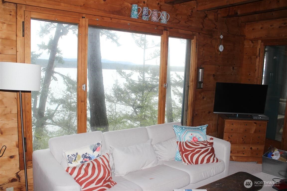 23 Brown Island Property Photo 6