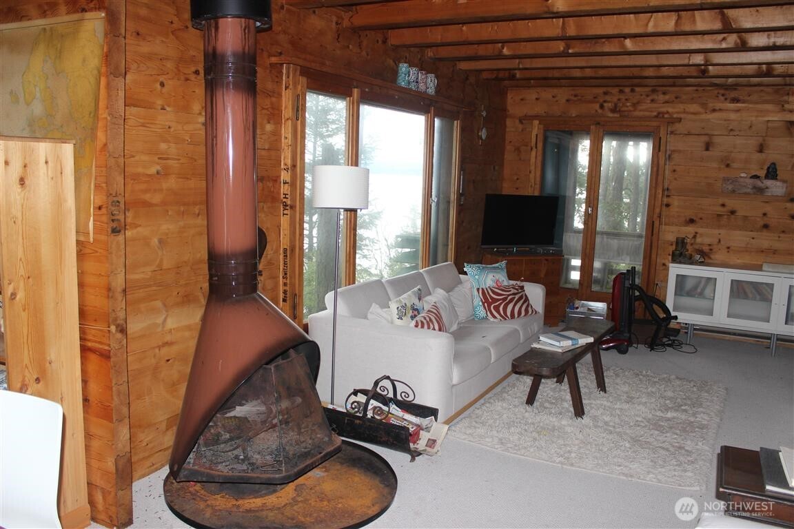 23 Brown Island Property Photo 7