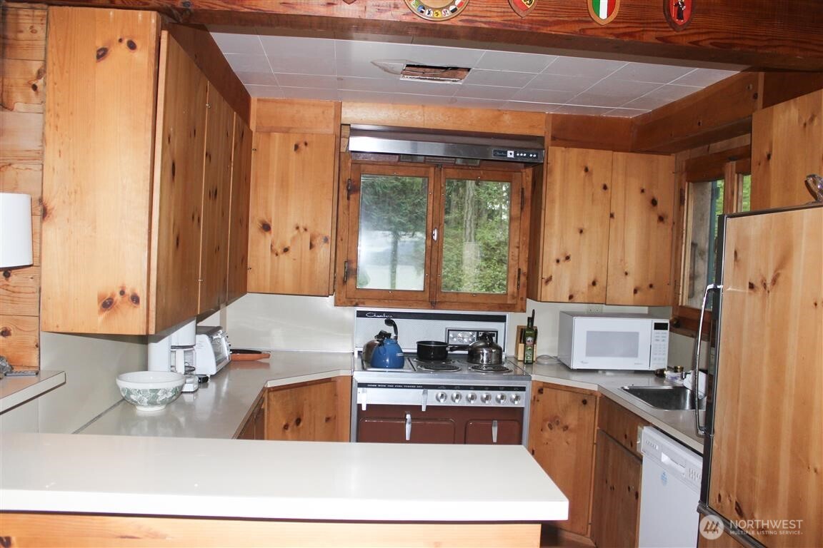 23 Brown Island Property Photo 8