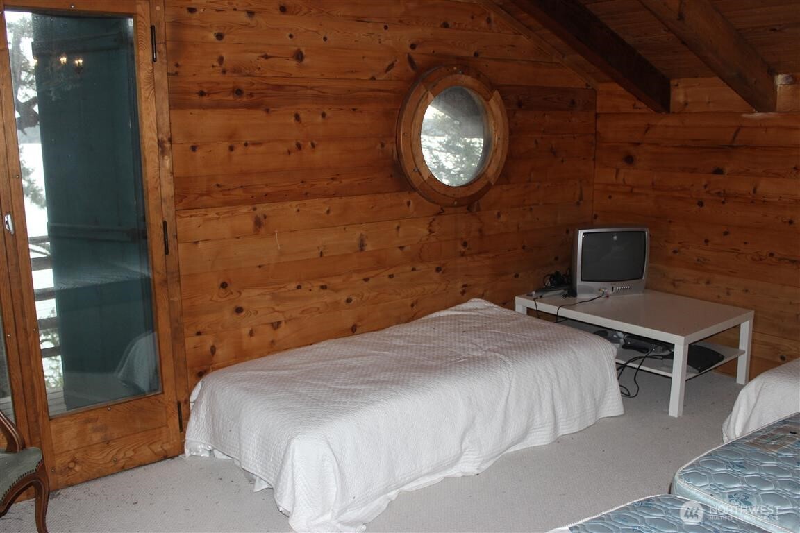 23 Brown Island Property Photo 14
