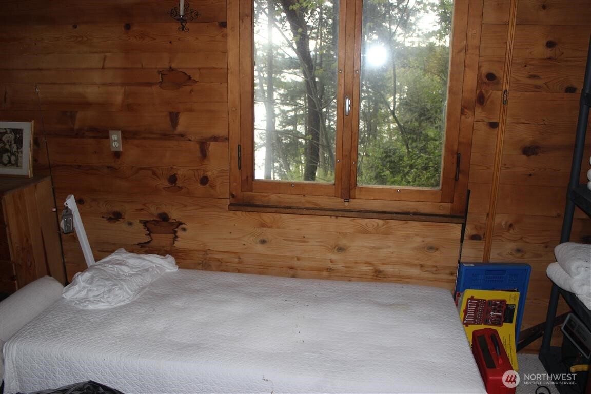 23 Brown Island Property Photo 15