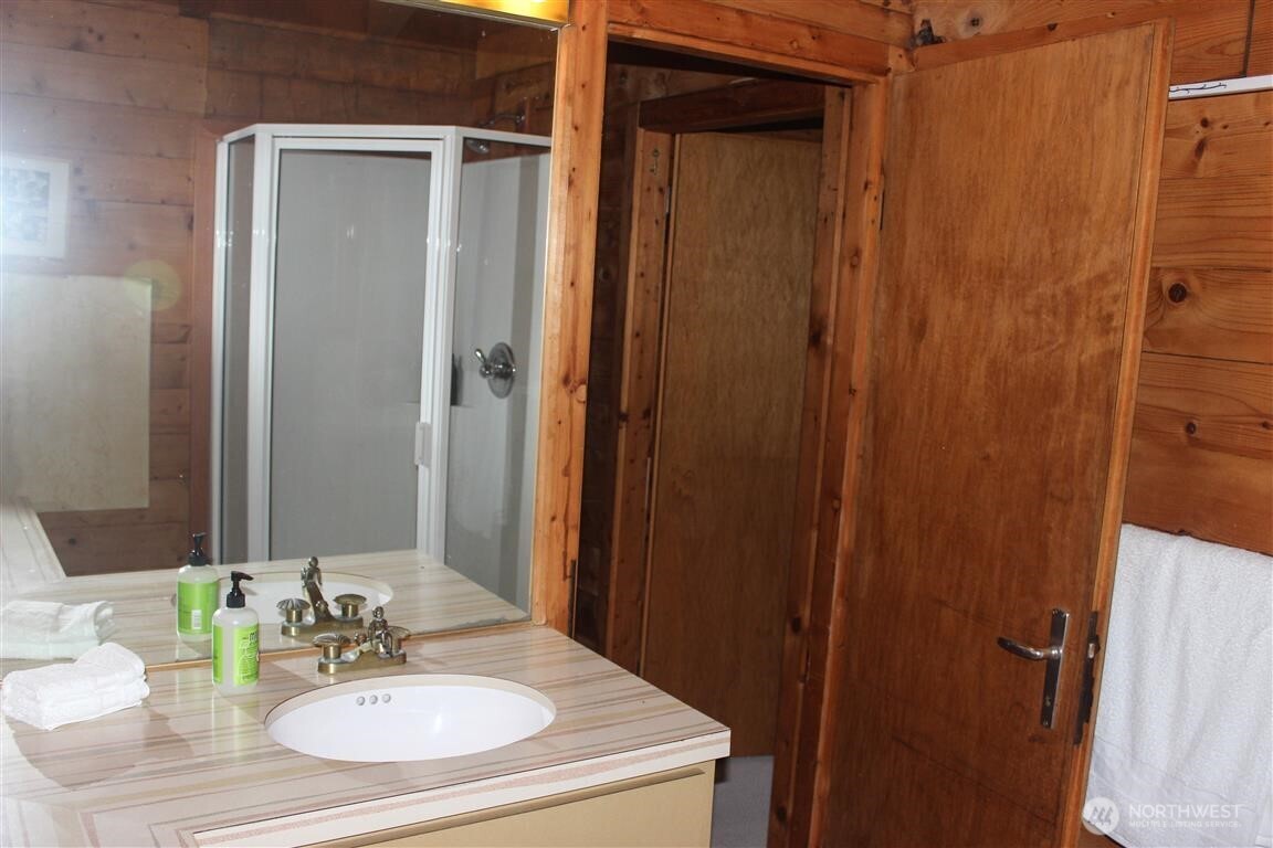 23 Brown Island Property Photo 17