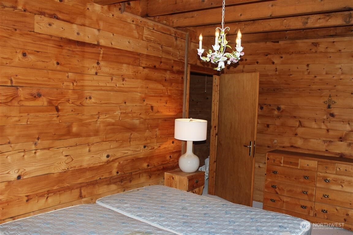 23 Brown Island Property Photo 19