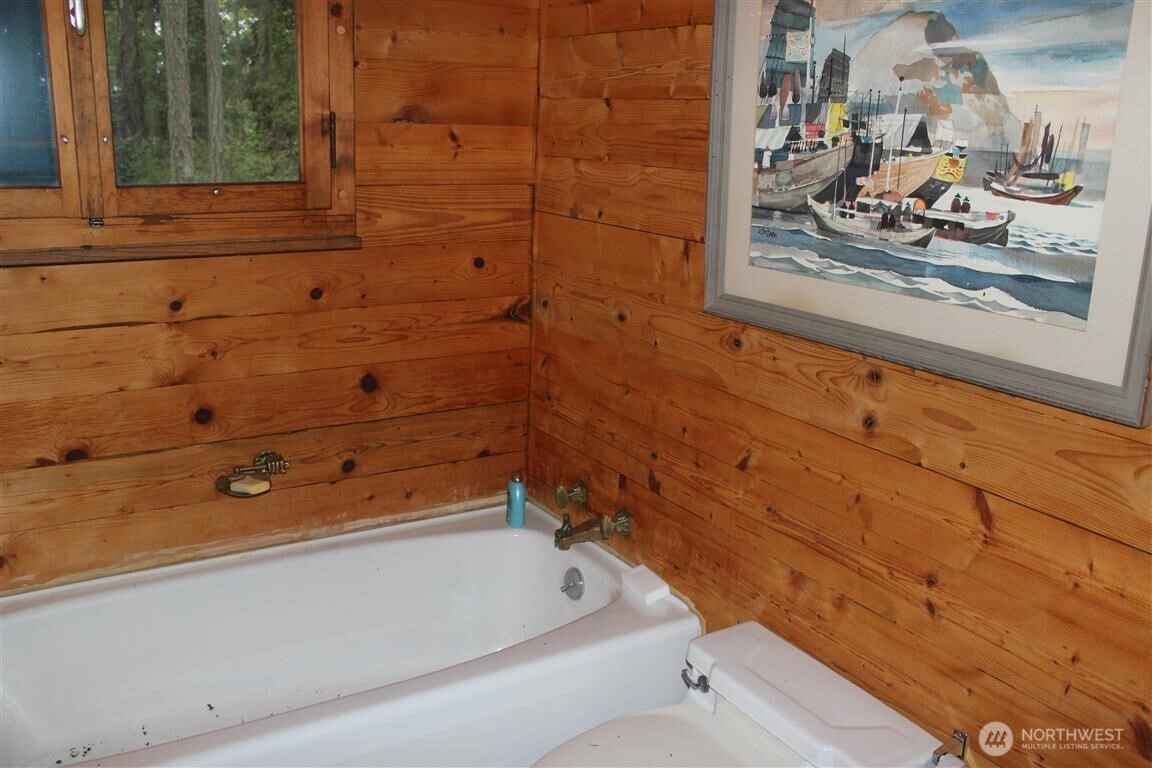 23 Brown Island Property Photo 33