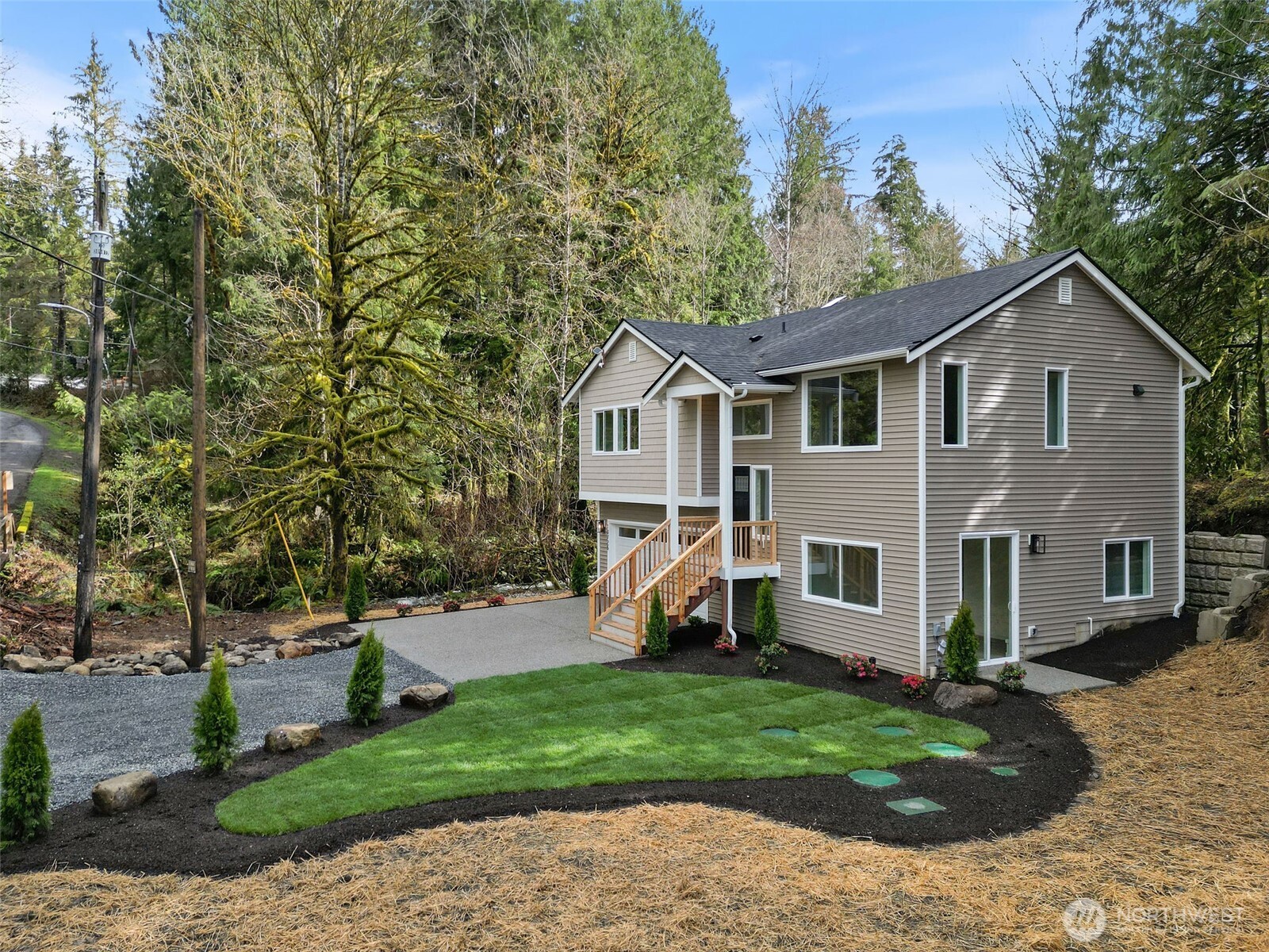 13725 Forest Way Property Photo 4