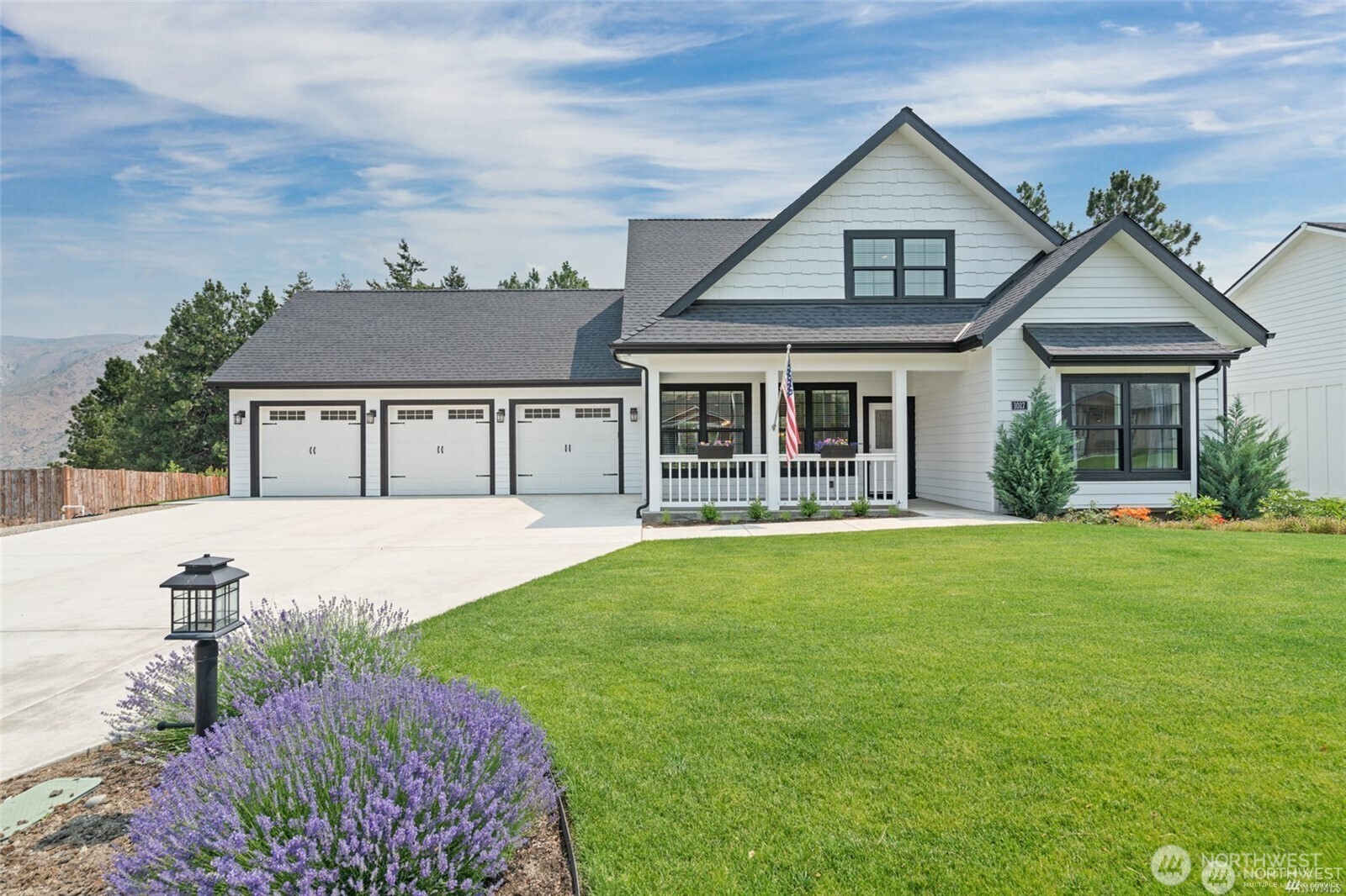 1017 Crest Loop Property Photo 1