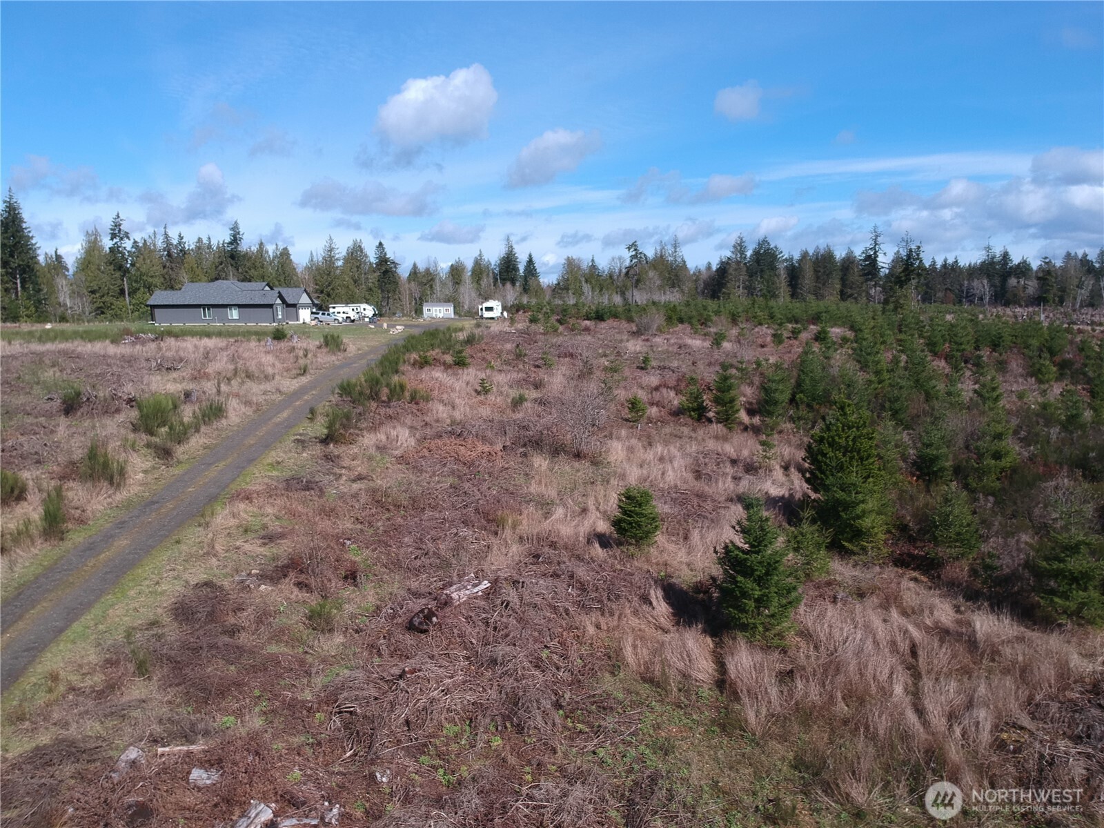 870 E Daniels Road Property Photo 3