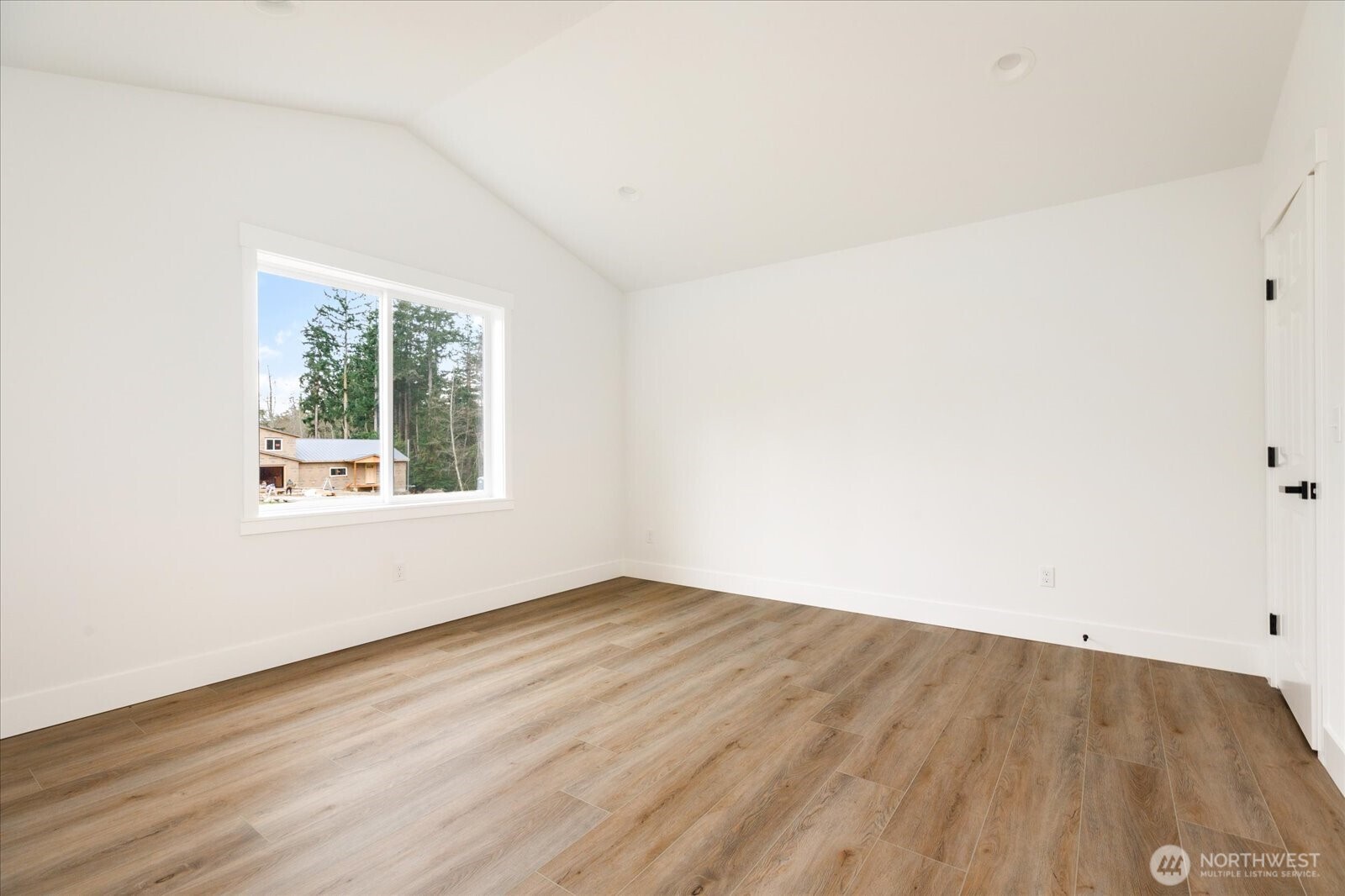 4817 Lawrence Avenue Property Photo 25
