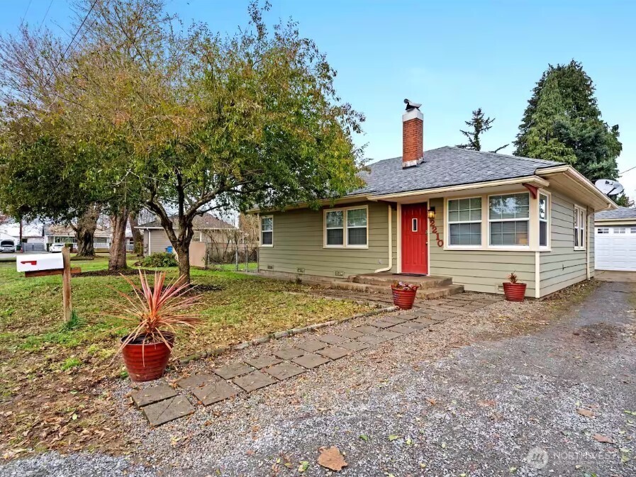 2210 W 28th Street Property Photo