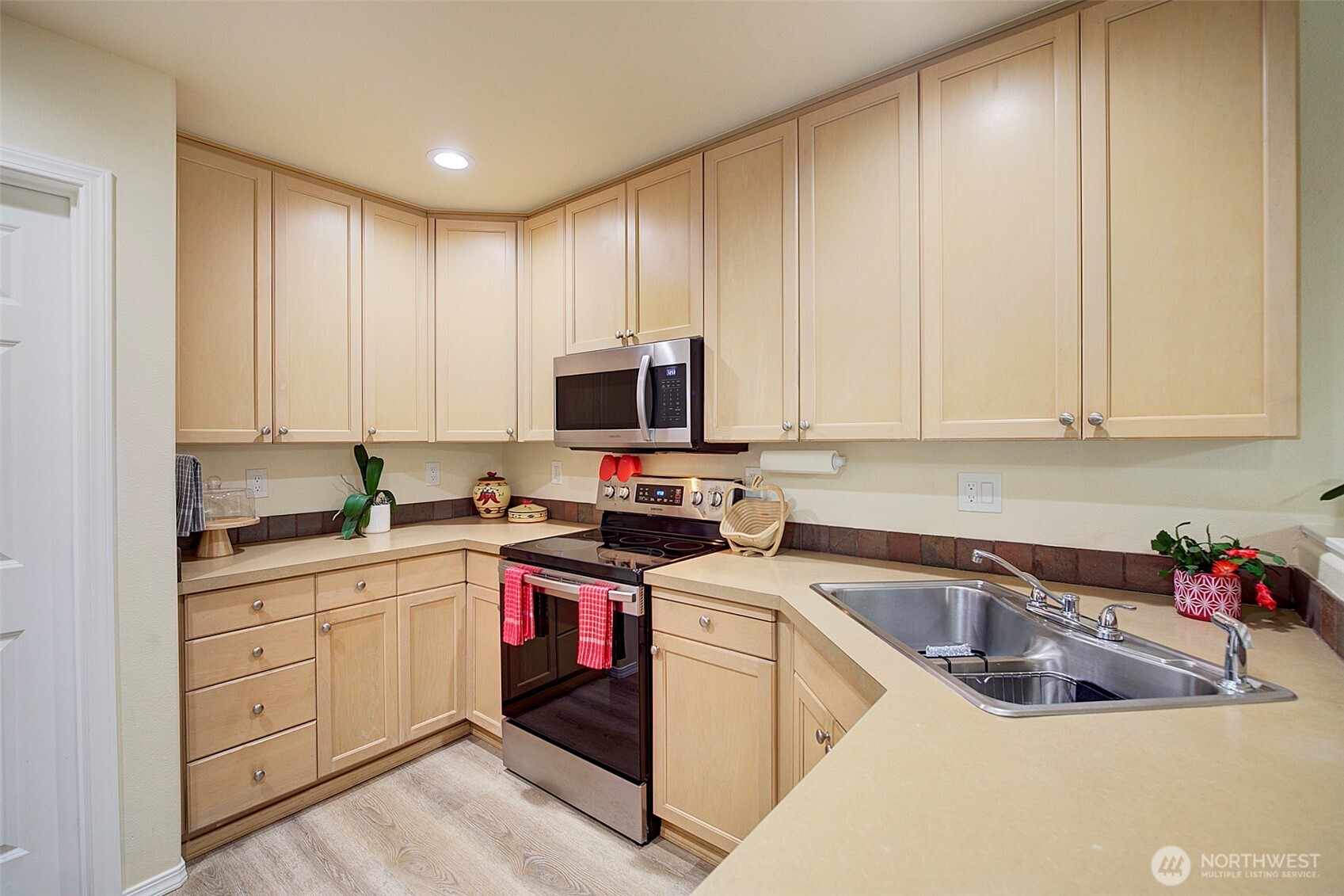 579 Elma Avenue Property Photo 10