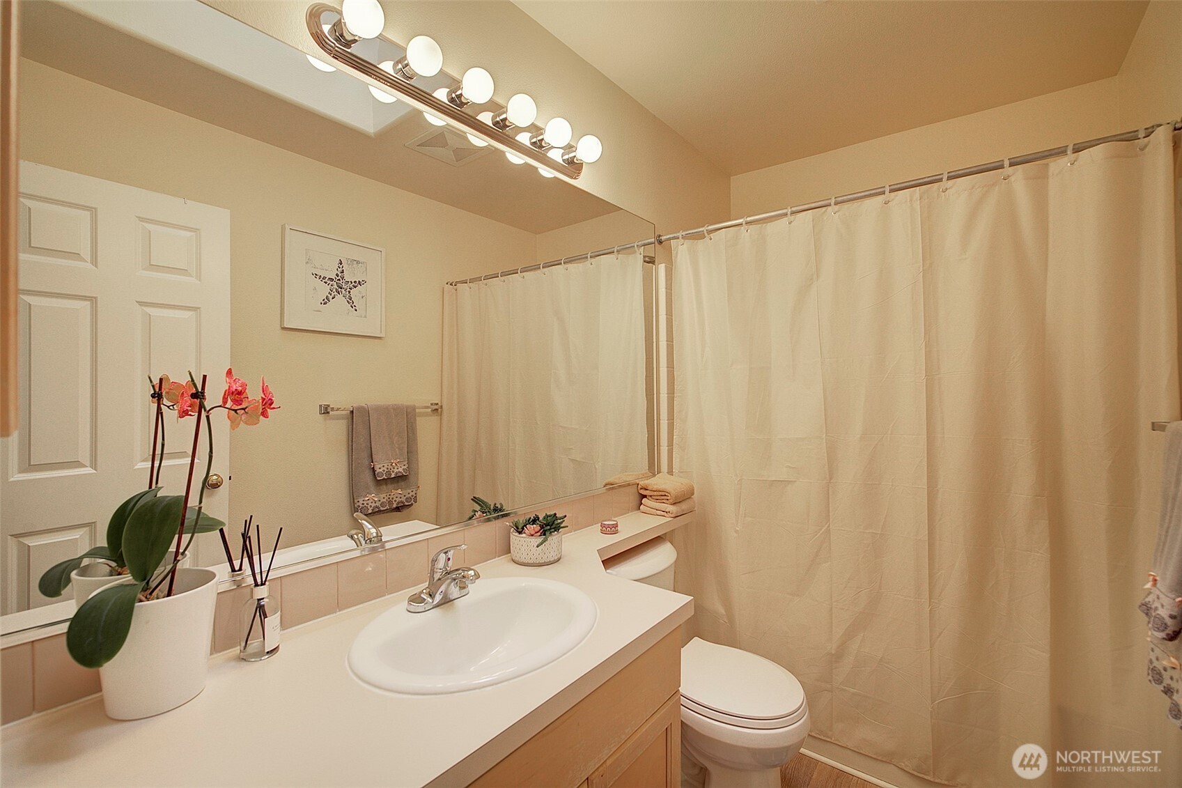 579 Elma Avenue Property Photo 17