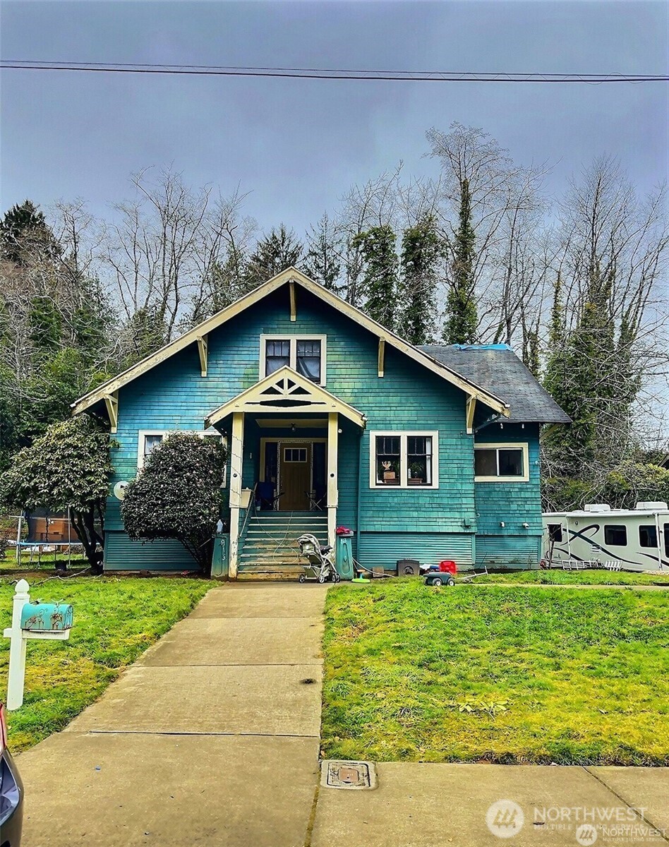 813 Grand Avenue Property Photo