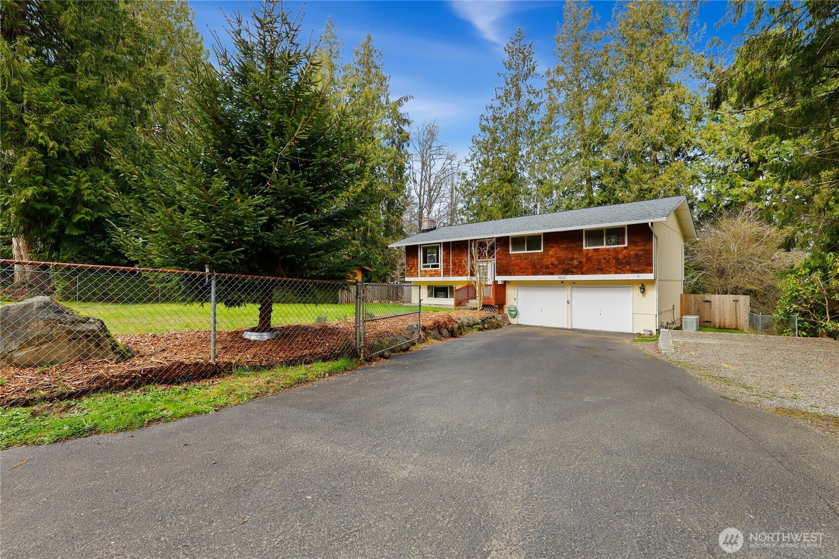 3682 Ne Hyak Way Property Photo