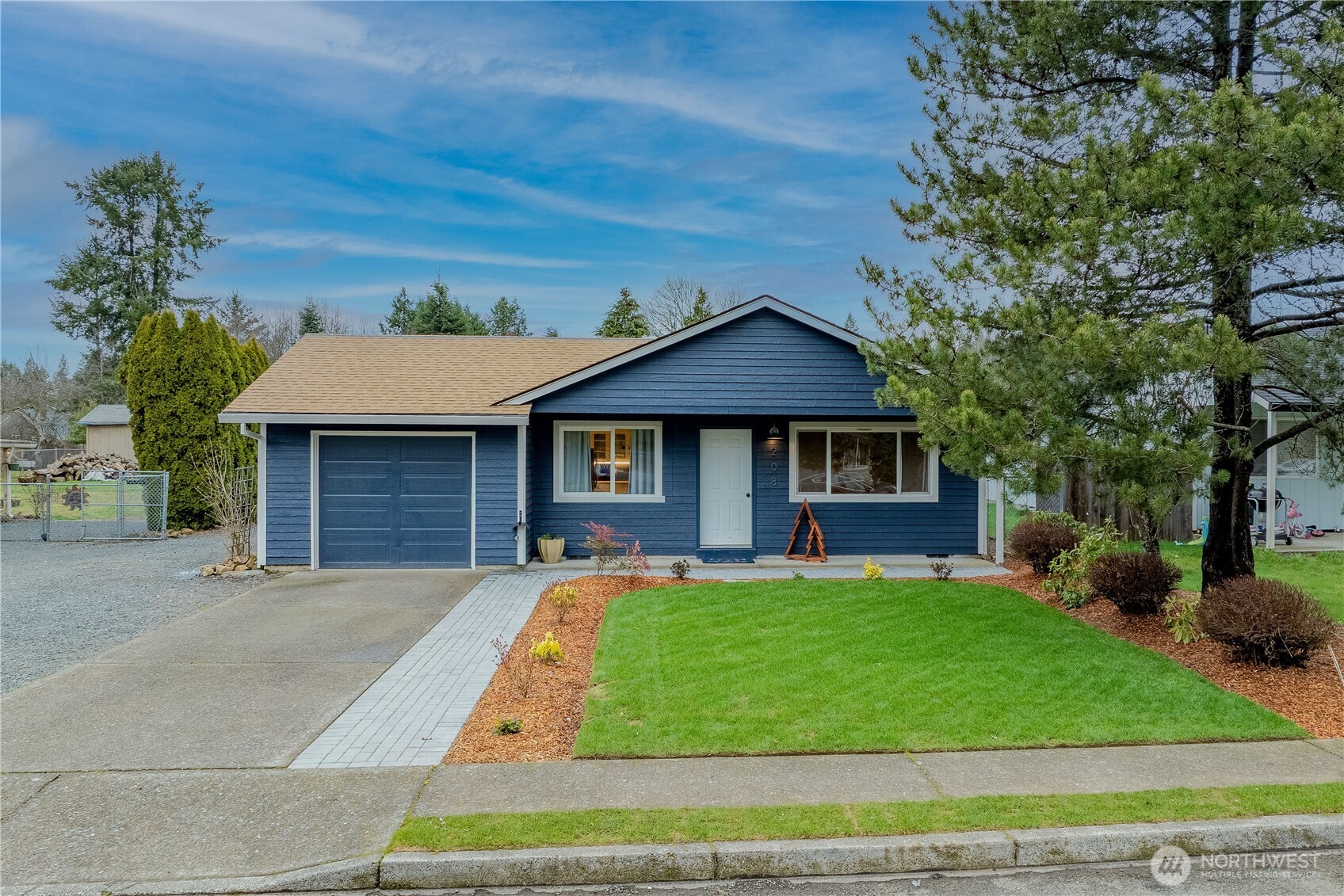 208 E Clark Street Property Photo
