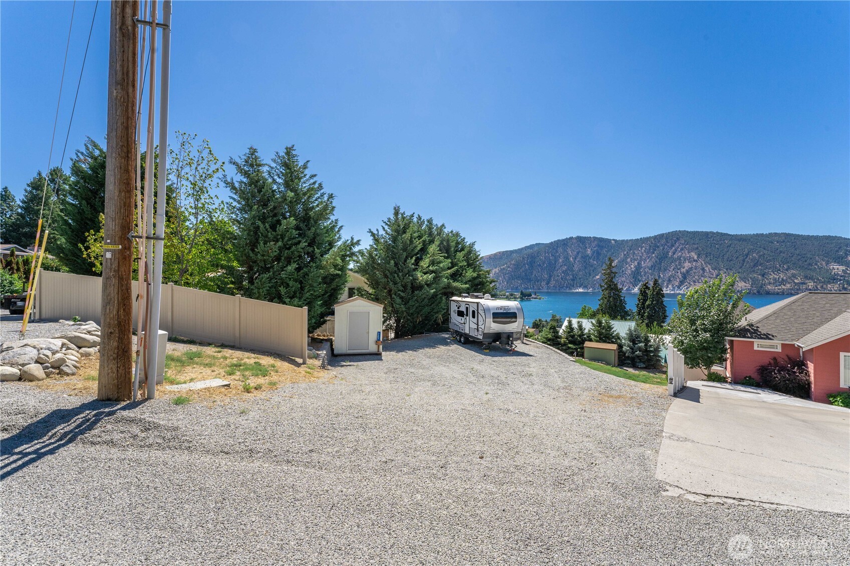 327 Lakeshore Drive Property Photo 8