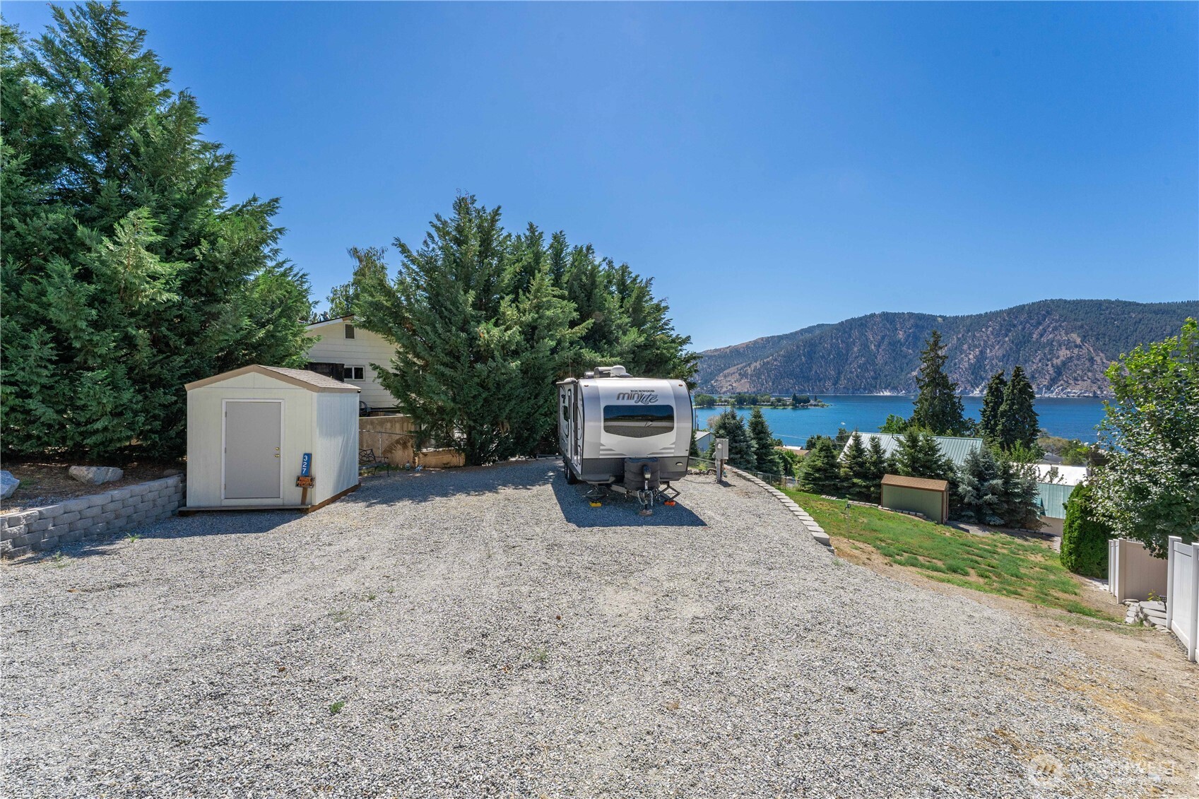 327 Lakeshore Drive Property Photo 9