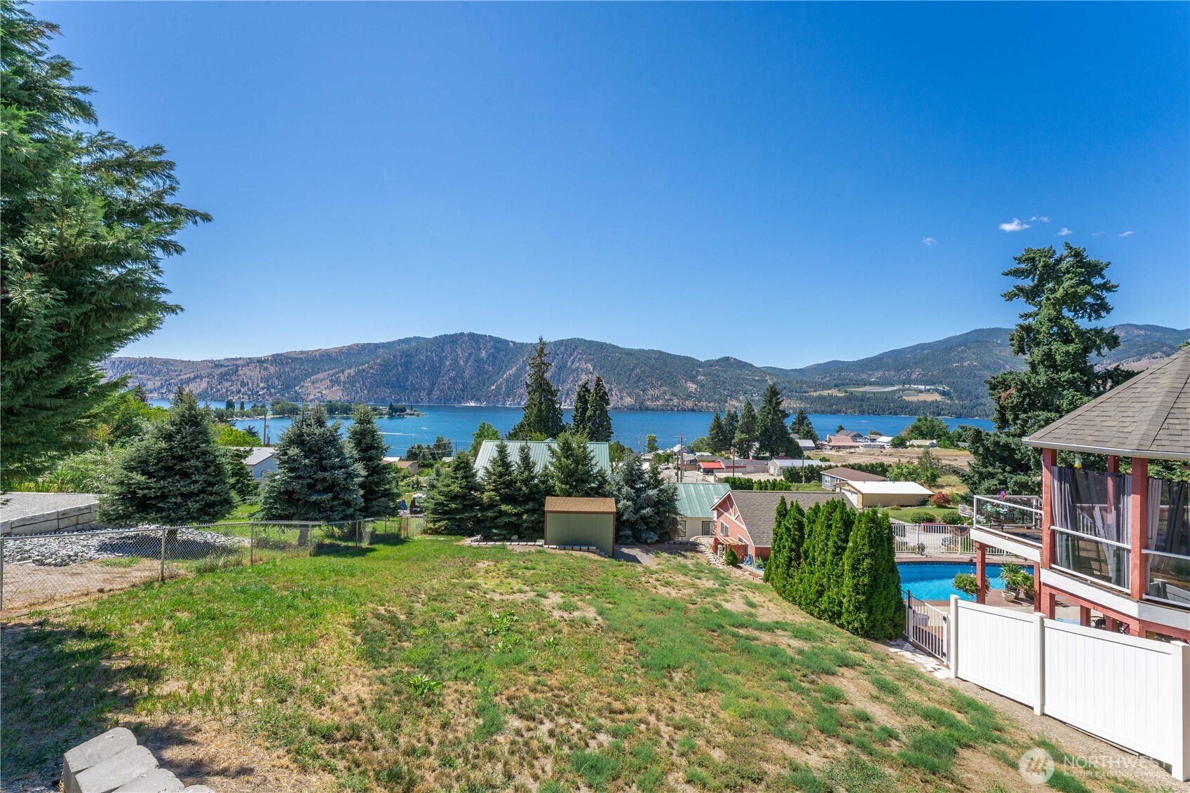 327 Lakeshore Drive Property Photo 11