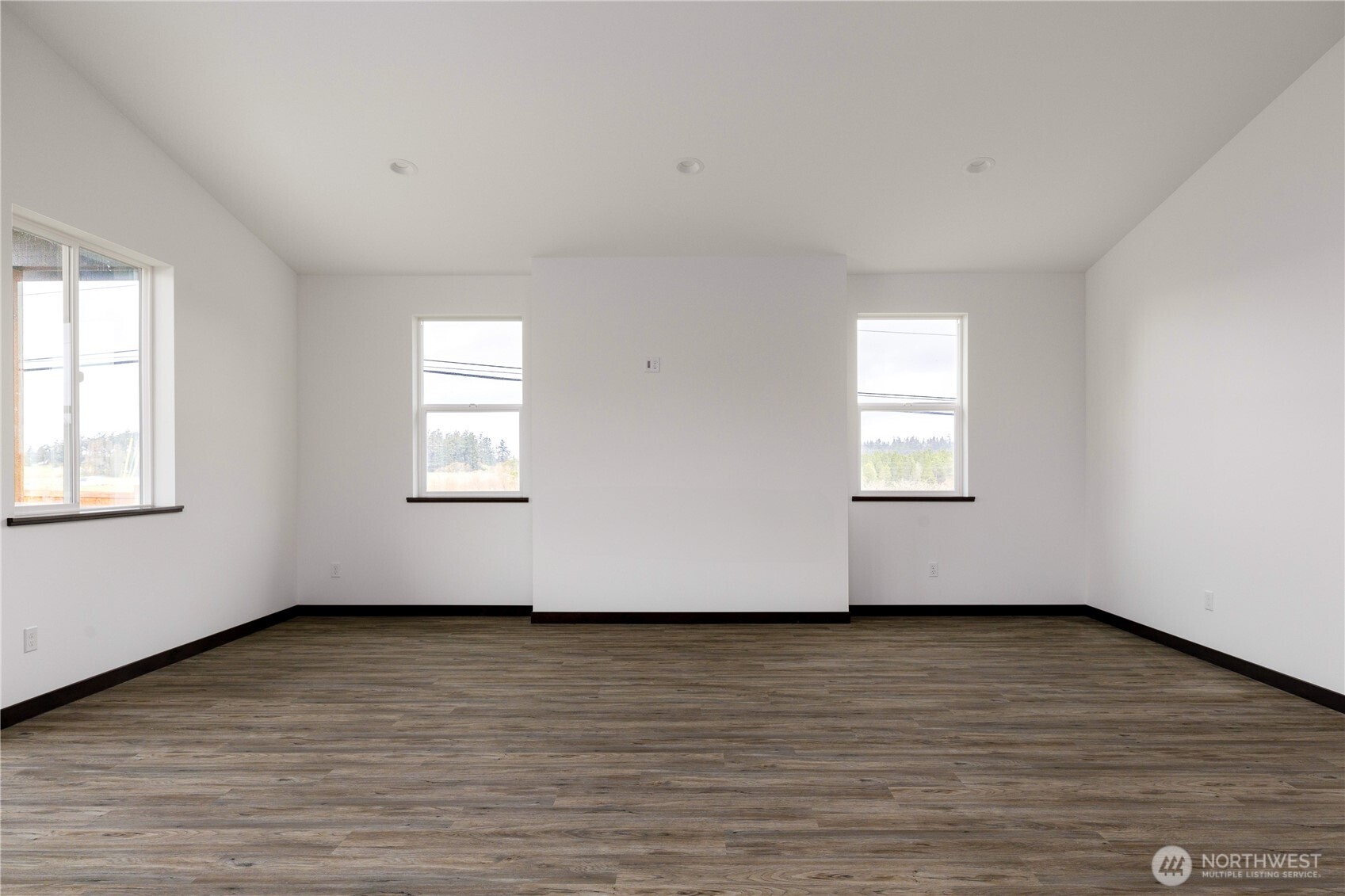 758 Nw Shire Street Property Photo 4