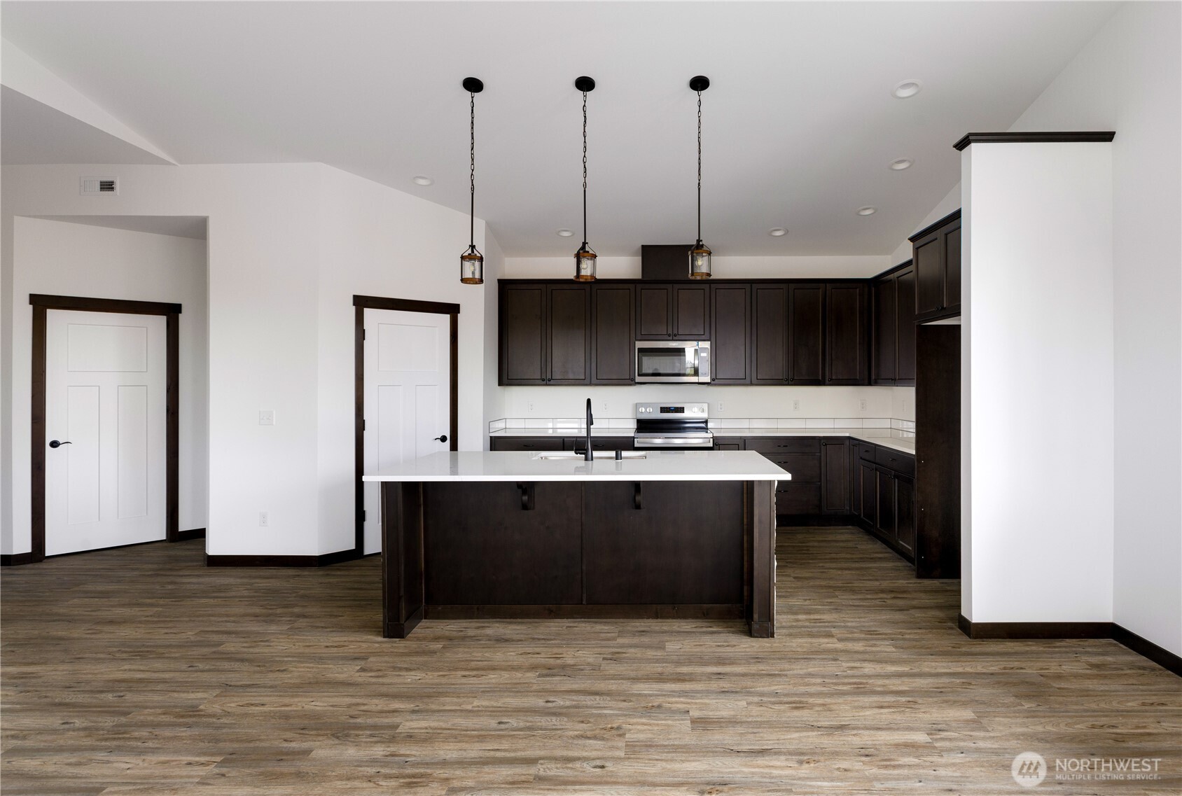 758 Nw Shire Street Property Photo 7