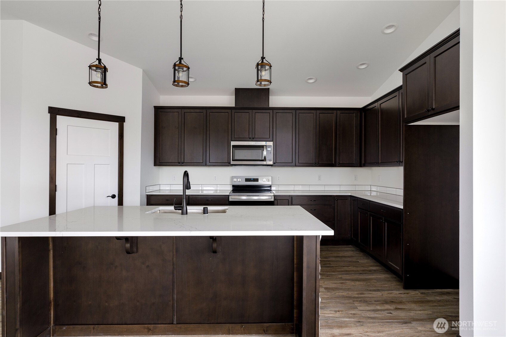 758 Nw Shire Street Property Photo 8