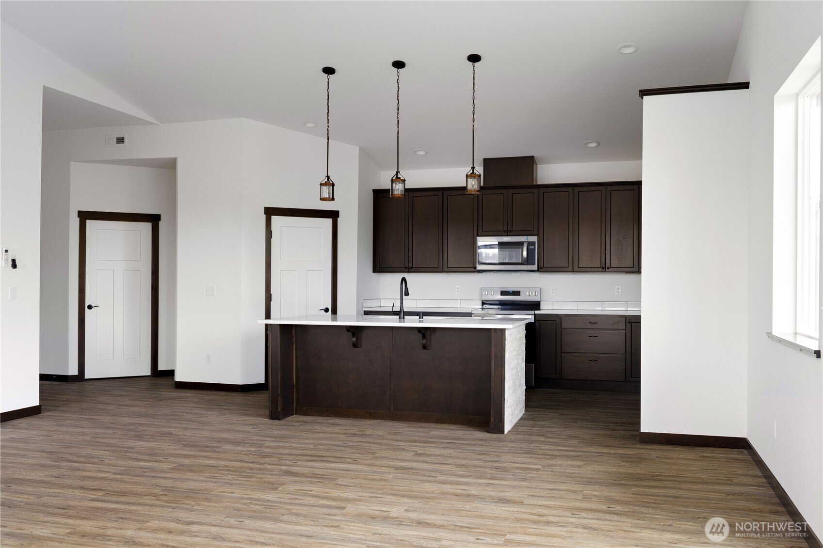 758 Nw Shire Street Property Photo 9