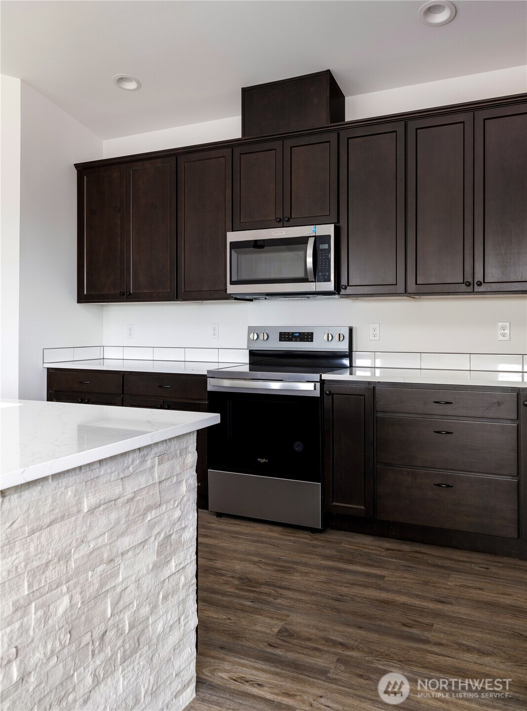 758 Nw Shire Street Property Photo 10