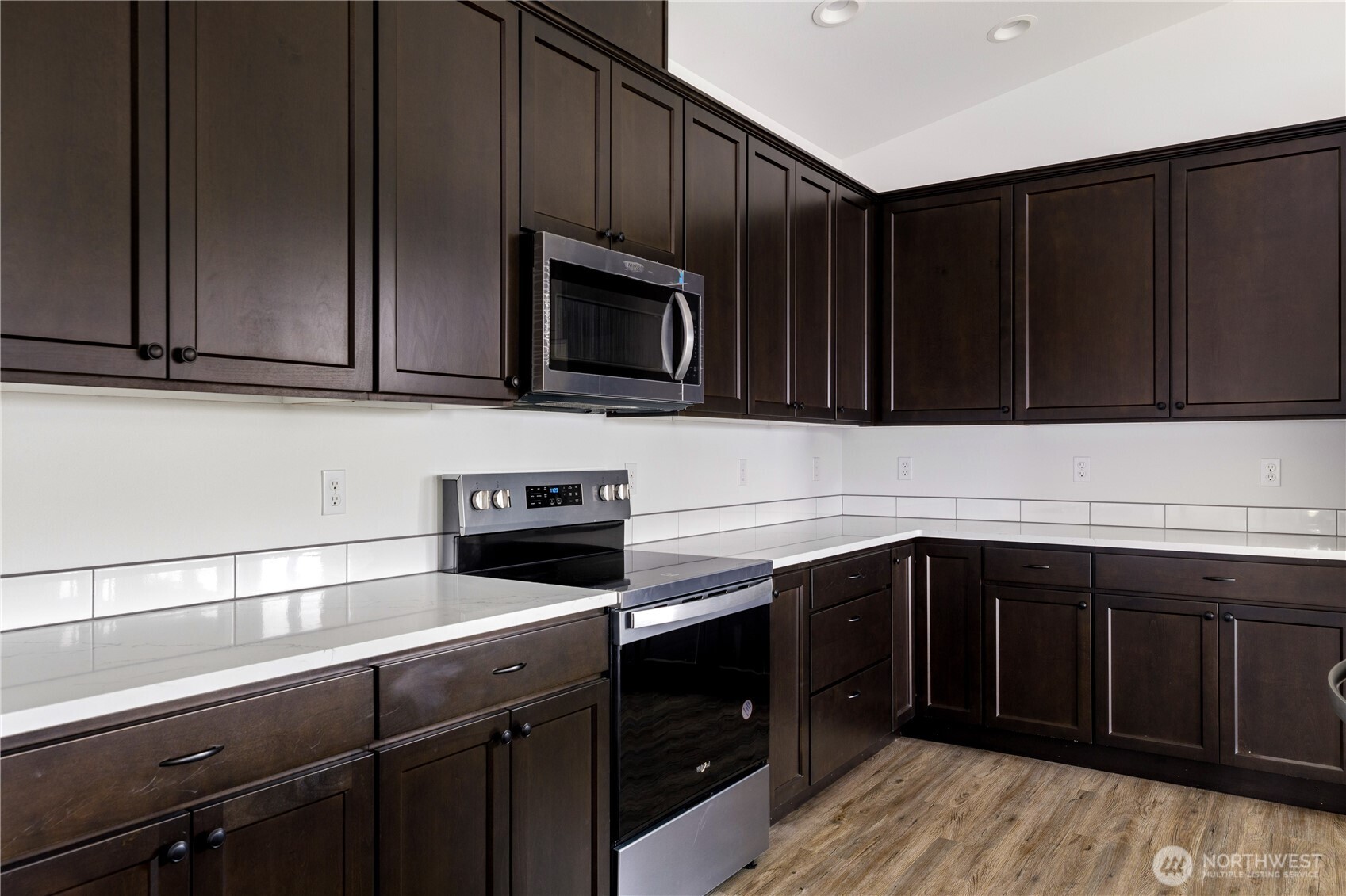 758 Nw Shire Street Property Photo 12